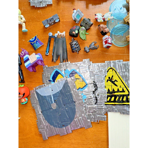 Fortnite Mixed Lot Toys, Figures, Weapons, Building Pieces, Cards SEE PICS - Picture 9 of 13
